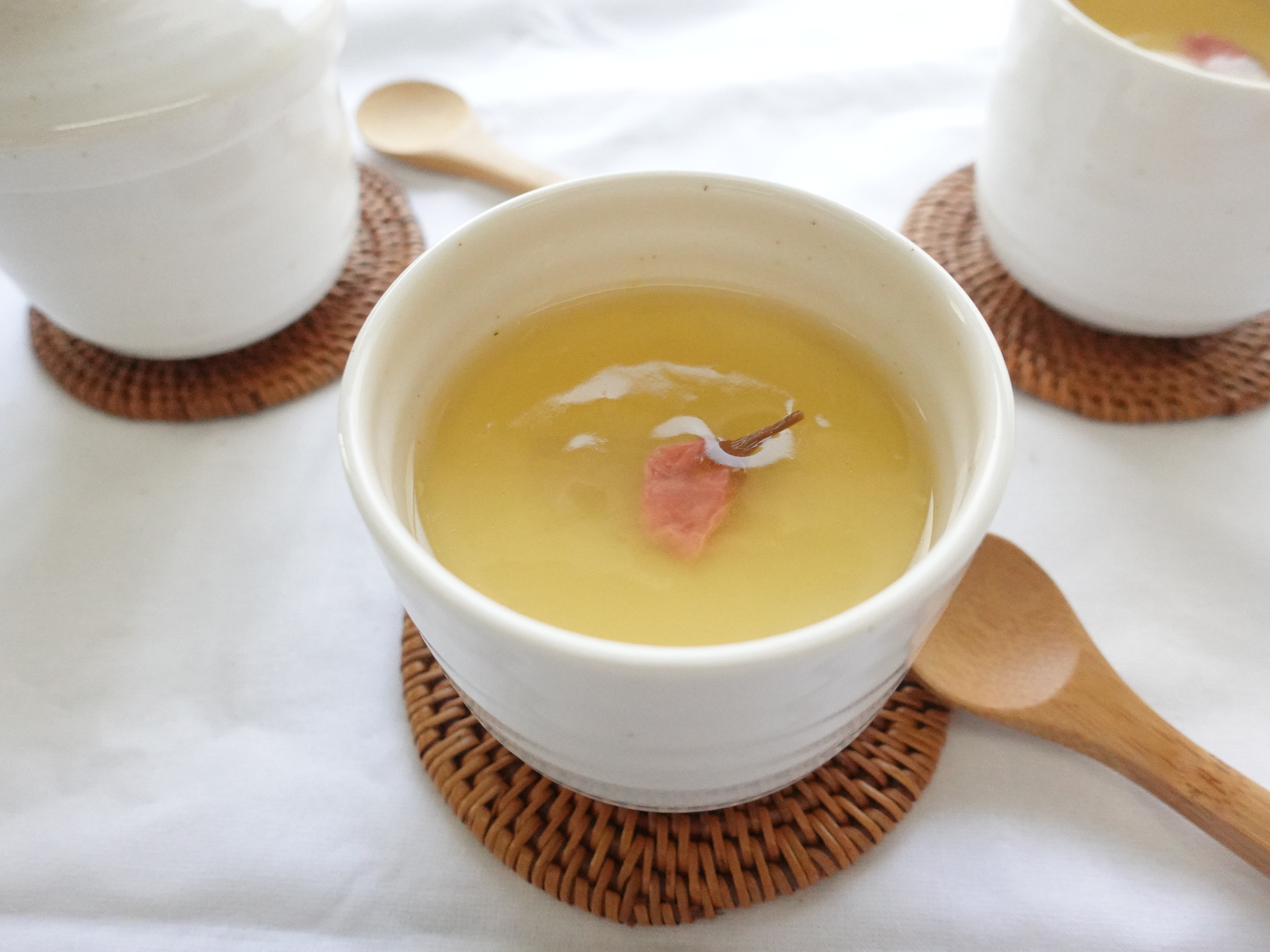 鯛と桜の茶碗蒸しの画像