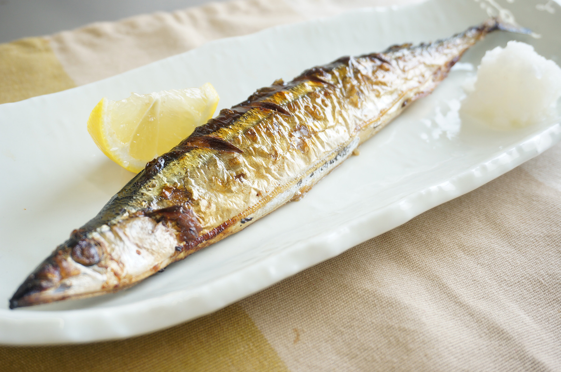 秋刀魚の塩焼きの画像