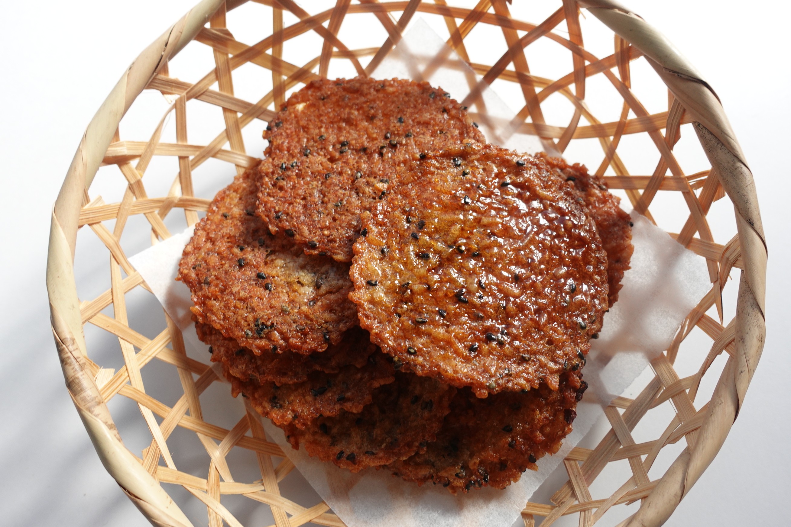 ごはんでつくる胡麻煎餅の画像